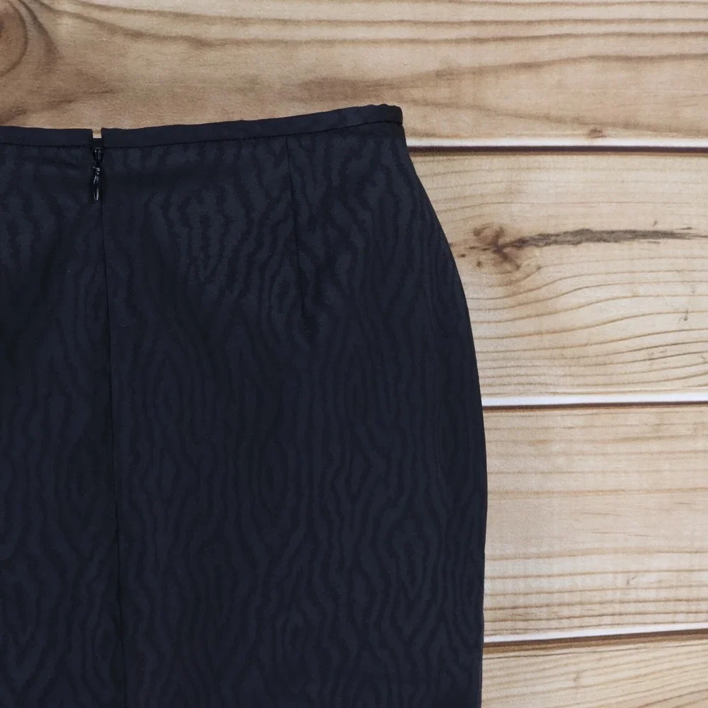 Liz Claiborne Suits Pencil Skirt Womens Size 8P Black‎ Geometric Business Career